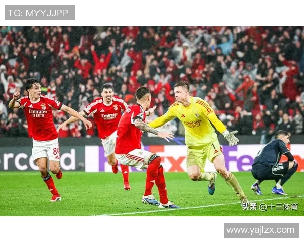 莱万欧冠表现抢眼10场打入12球射手榜领跑金靴稳了